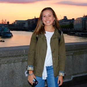 Meet your Posher, Leigh ann